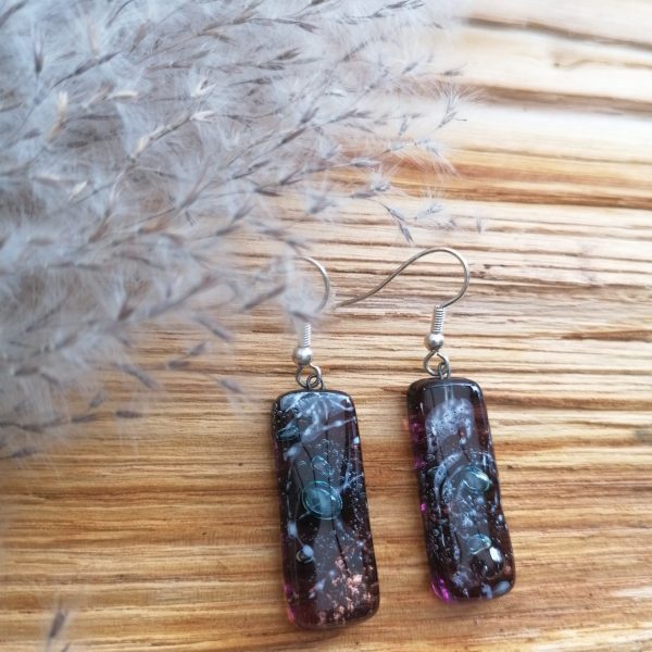 Boucles d’oreilles de couleur aubergine, incrustée de bulles bleus turquoisese