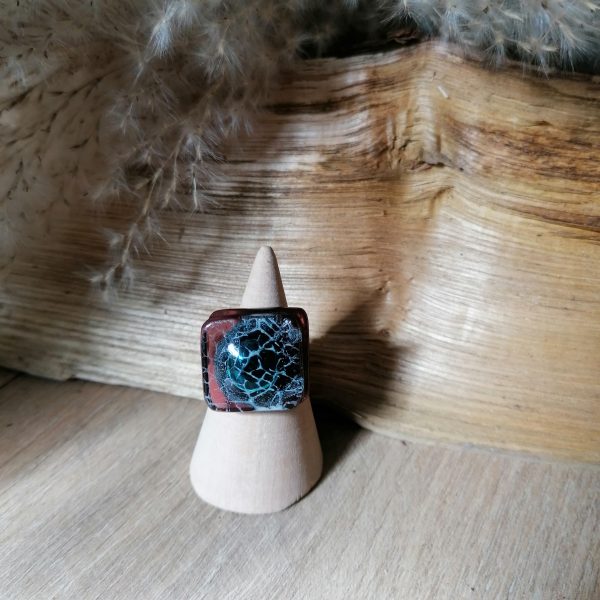 Bague en verre de couleur aubergine - Image 3