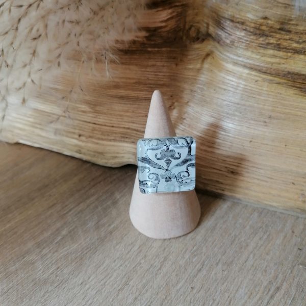 Bague en verre, motif graphique baroque - Image 4