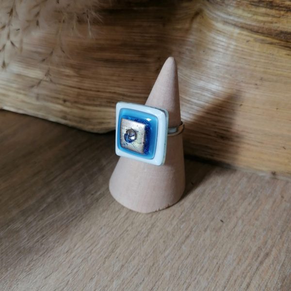Bague en verre fusionné blanc, bleu, argent