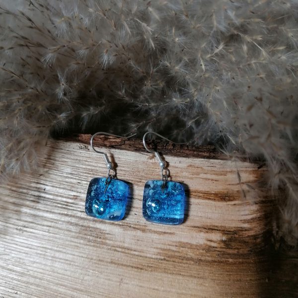 Boucles d'oreilles carrées en verre bleu ciel