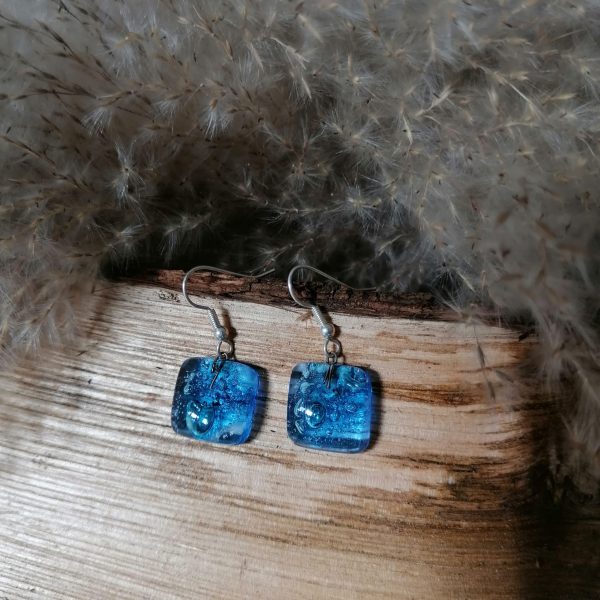 Boucles d’oreilles carrées en verre bleu ciel