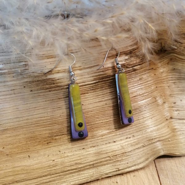 Boucles d’oreilles en verre fusionnée de couleur violet, jaune