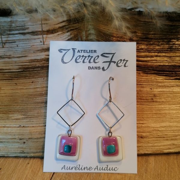 Boucles d’oreilles assemblées de couleur blanc, violet, bleu turquoise