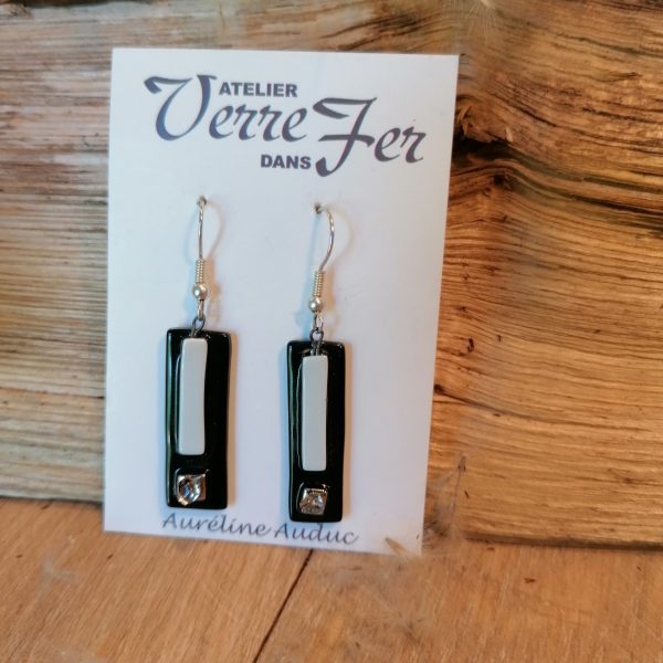 Boucles d’oreilles en verre fusionnée de couleur noir,blanc et perle de verre