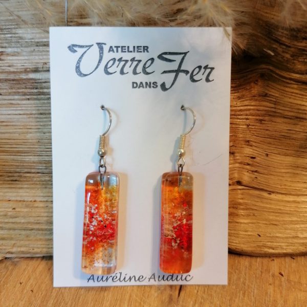Boucles d’oreilles en verre incrusté dans les tons chauds