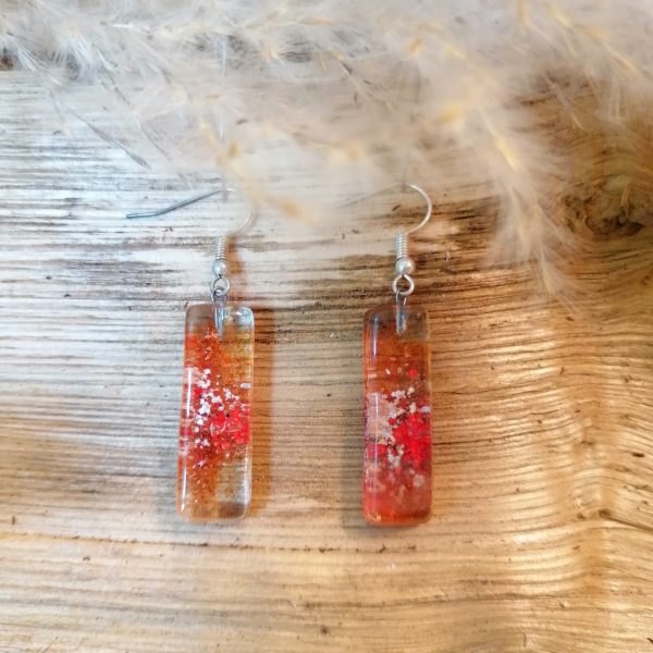 Boucles d’oreilles en verre incrusté dans les tons chauds